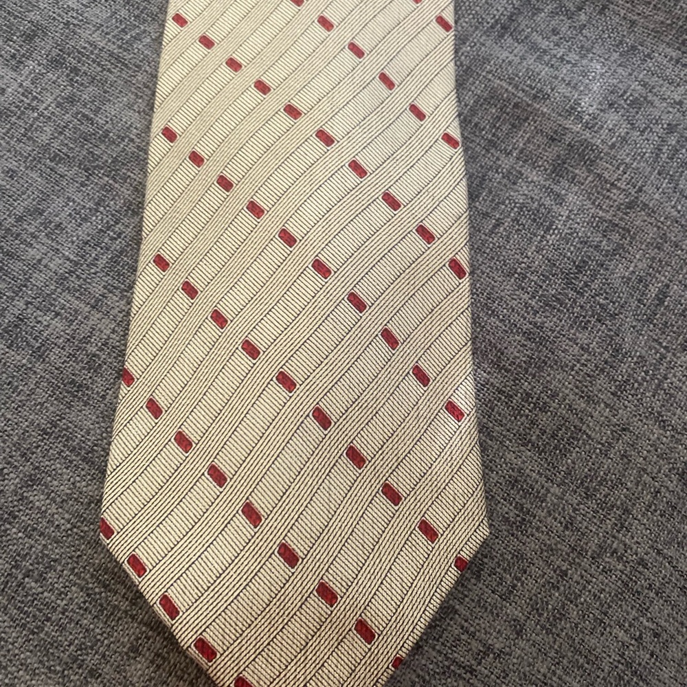 Valentino Cravatte , 100% Silk. Made in Italy.